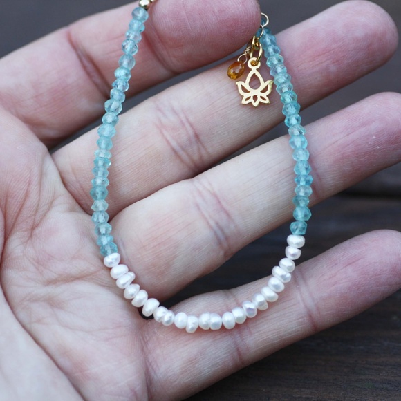 Handcrafted Green Apatite and Pearl Bracelet 14k Yellow Gold Filled 7" - 7.5" - Picture 5 of 5